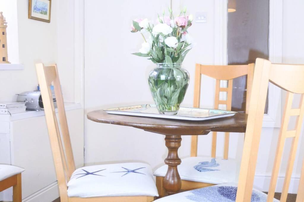 וויטבי Kikas Cottage, Rear 89 Church Street, White Horse Yard מראה חיצוני תמונה