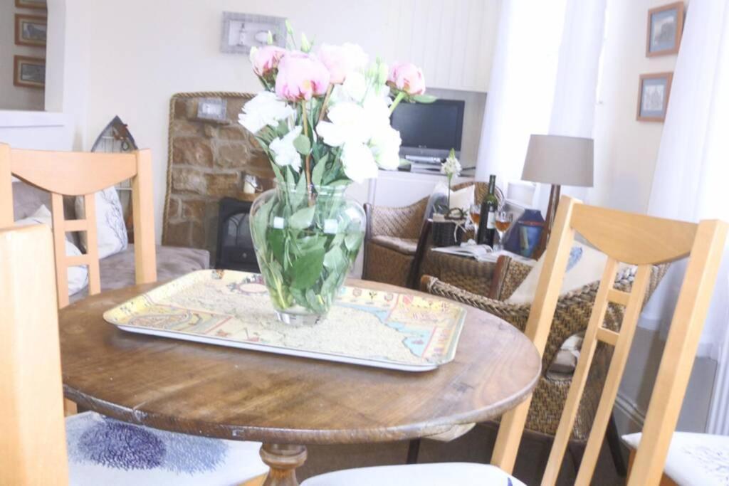 וויטבי Kikas Cottage, Rear 89 Church Street, White Horse Yard מראה חיצוני תמונה