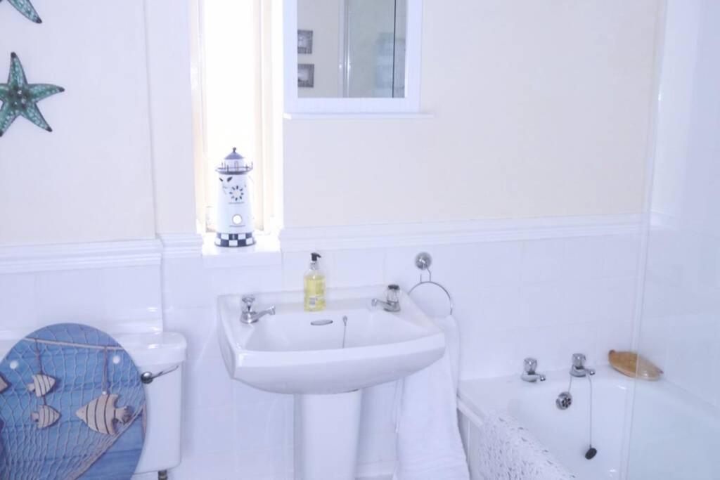 וויטבי Kikas Cottage, Rear 89 Church Street, White Horse Yard מראה חיצוני תמונה